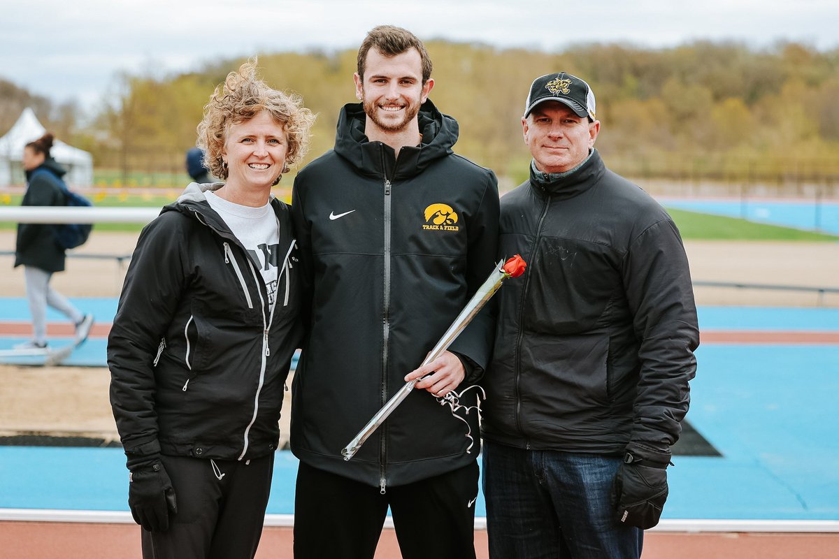 IowaXC_TF's tweet photo. 𝗪𝗲 💛 𝗢𝘂𝗿 𝗦𝗲𝗻𝗶𝗼𝗿𝘀! 

#Hawkeyes https://t.co/snnTscEeqq