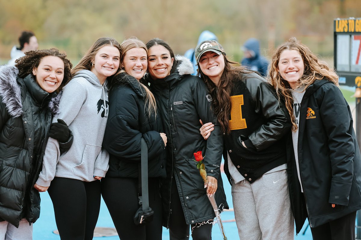 IowaXC_TF's tweet photo. 𝗪𝗲 💛 𝗢𝘂𝗿 𝗦𝗲𝗻𝗶𝗼𝗿𝘀! 

#Hawkeyes https://t.co/snnTscEeqq