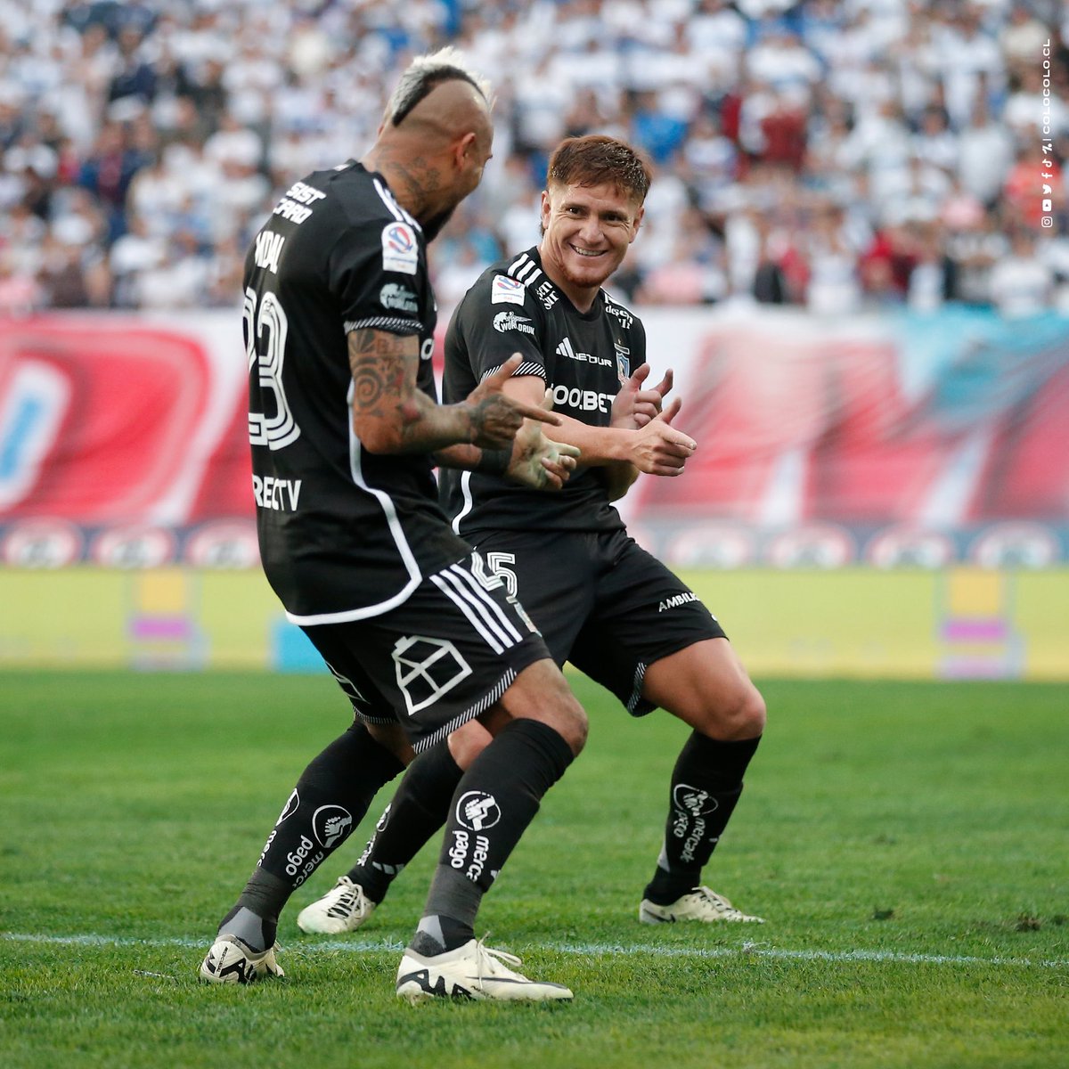 ColoColo's tweet photo. CON USTEDES EL REY 👑👑👑 https://t.co/2uXHbdWtQl