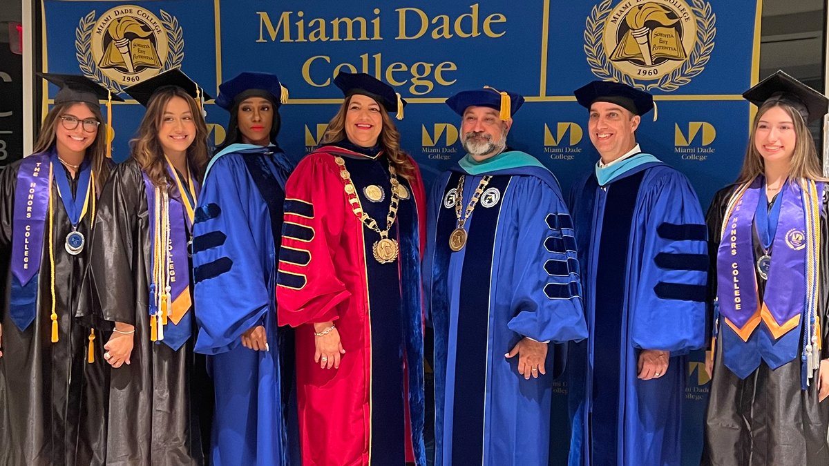 mdcpresident's tweet photo. The stage is set for Ceremony 3! Take a bow, Kendall and Padrón Campuses - your hard work and perseverance shine bright today. You've transformed aspirations into accomplishments. 🎓🎉 #MDCGrad @mdcollege https://t.co/2WtXl55RDs