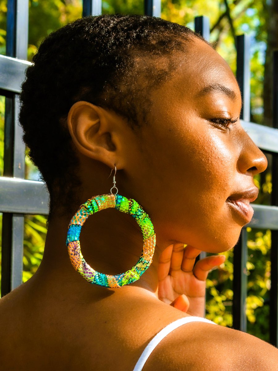 shes_beuniful's tweet photo. As a creative jewelry maker, I take great pride in creating extravagant pieces that showcase my skill and craftsmanship. Each handmade piece is a reflection of my passion for the art form and my commitment to delivering high-quality products. https://t.co/BpJ5WOyZAd https://t.co/bg1xZdariU