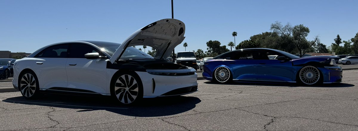 One is not like the other, but both are sweet Lucid Air perfection!  #nationaldriveelectricweek #driveelectric #ev #lucid #lucidair
@adnillien @LucidMotors #air_kandy