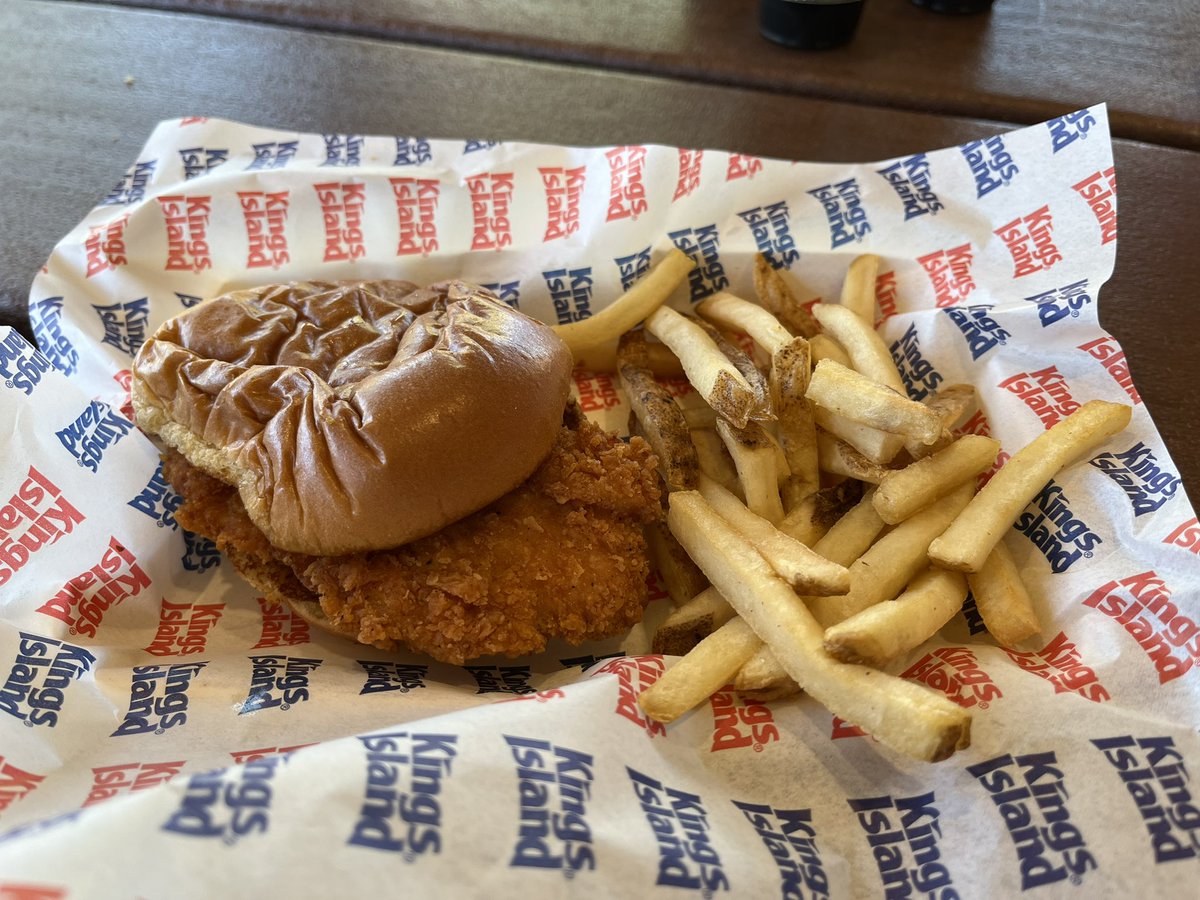 DonHelbig's tweet image. I absolutely love the spicy chicken sandwich from @Wendys, but the one at the Chicken Shack in @KingsIslandPR is just as amazing! Plus it’s on the Dining Plan, which is even better. #KingsIsland