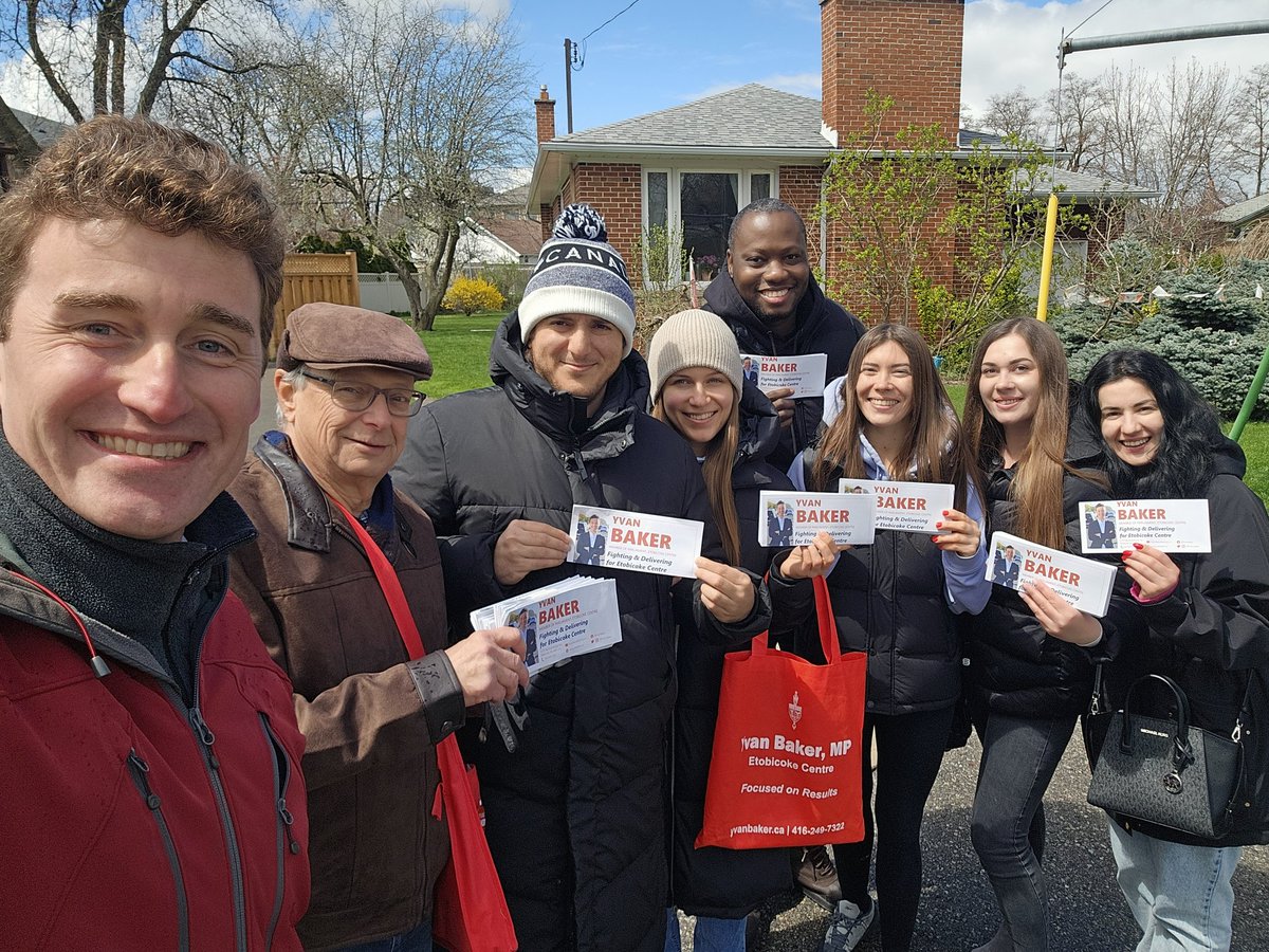 Is it me or does our team keep getting bigger? So much fun knocking on doors with these wonderful people today in #EtobicokeCentre to hear from constituents about their concerns and priorities.