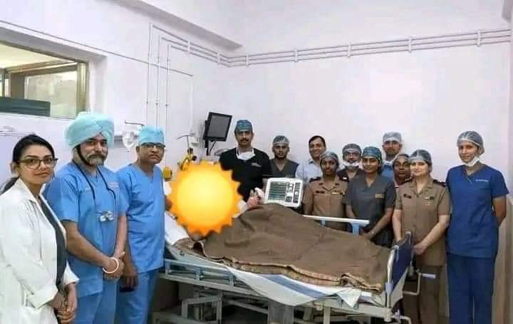Qiso la yaab leh oo ka dhacday Hindia:

Oday Aabbe ah oo laga keenay Somalia ayaa kalyuhu fadhiisten dhakhaatirtii markuu la kulmayna waxay ku dhaheen waa in kalida lagaa badalaa odaygu wuxuu dhalay awlaad 5 qof oo kala ah 4wiil iyo gabadh sadex Somalia ayay joogan midna waa