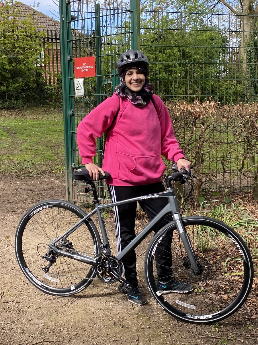 I'm taking part in my greatest cycling challenge to date: Women v #Cancer Ride the Night and #cycling 100 km around #London to raise vital funds for @BreastCancerNow, @JosTrust and @OvarianCancerUK at a time when they need it most. A mini🧵
