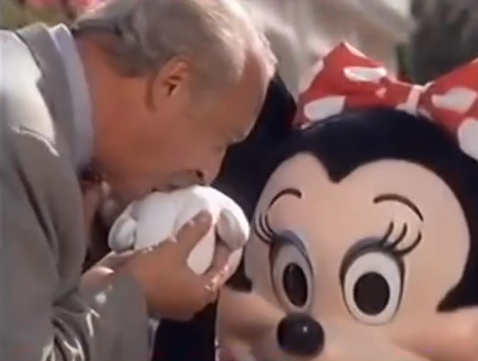 Du31Geek's tweet photo. Le prix de @Disneyland Paris en 1996
En euros ça fait 23€ l'adulte et 18€ l'enfant.
Aujourd'hui c'est dans les 100€ la journée pour un seul parc. 
On est l'on du compte XD. 
Avant l'accent était porté sur la famille et les enfants. Pas sur des lubies de lobby.
#Disneyland https://t.co/2AwMG9QTbC