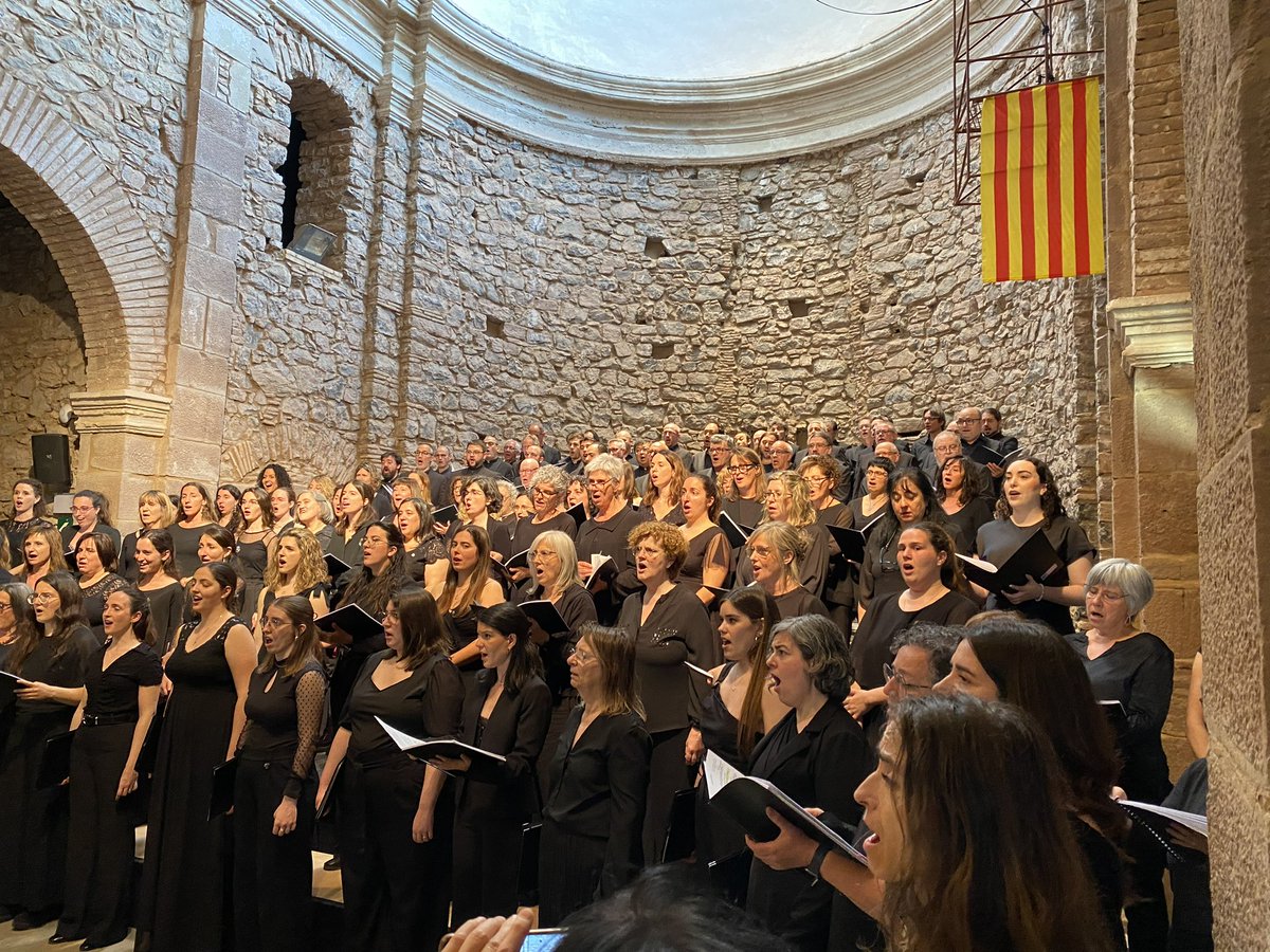Avui hem viscut un dia molt especial. El Convent de Santpedor ha tocat el cel amb el so de @Orfeo_Catala Han estrenat un repertori de @CarlesPrat4. Tot un privilegi.