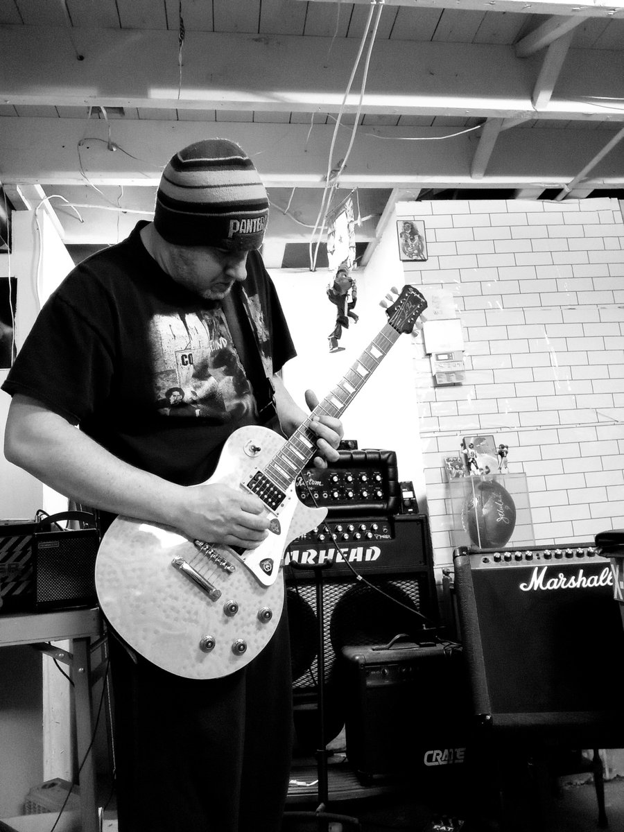 Saturday Riff Therapy 
Pentatonic Iommic And Free 
#guitarplayer