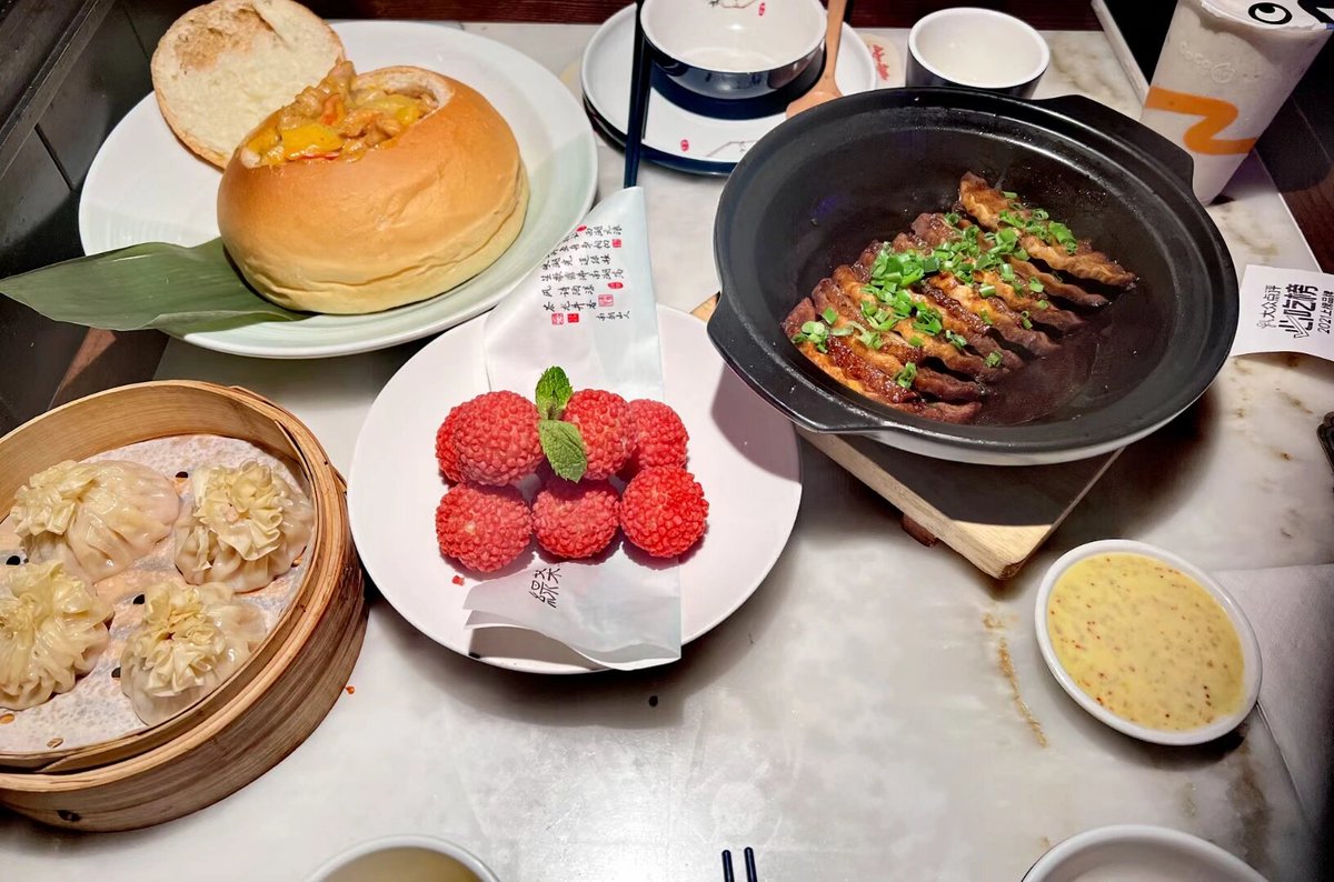 # gathering I went out to eat with my friends again. It’s so fun to travel with friends who share the same frequency!😘😋