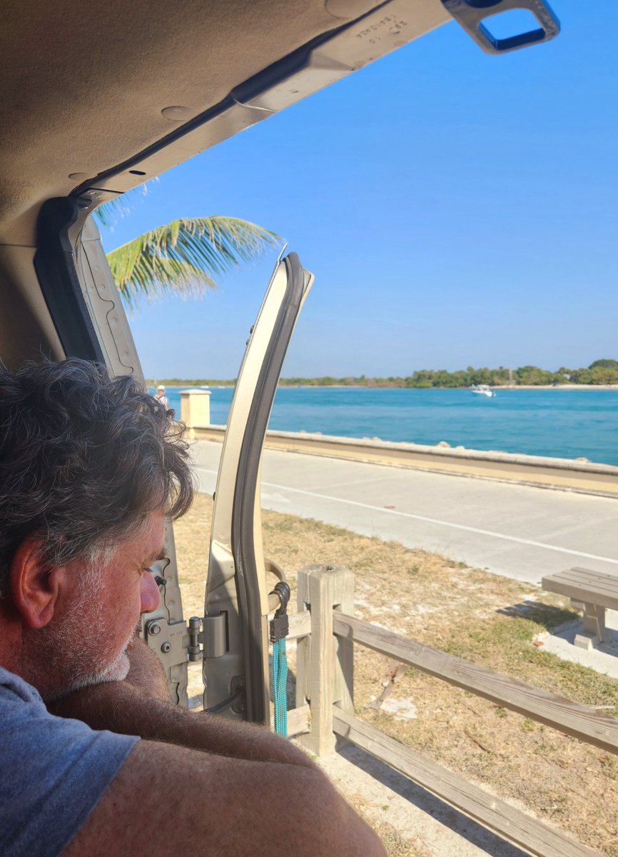 AngelaBrentHar1's tweet image. Gorgeous Hutchinson Island, Florida! Oooh what a day!🧜‍♀️🧜‍♂️💙✨️🐟🐠🪸🐚
@VISITFLORIDA @BeInspiredFL 
@FloridianCreat1 @LuxTravelHotels 
@AuthenticFL @born_saltwater 
@AventuraRI @TheFloridaCoast #beachday #SaturdayVibes ##vanlifeadventures