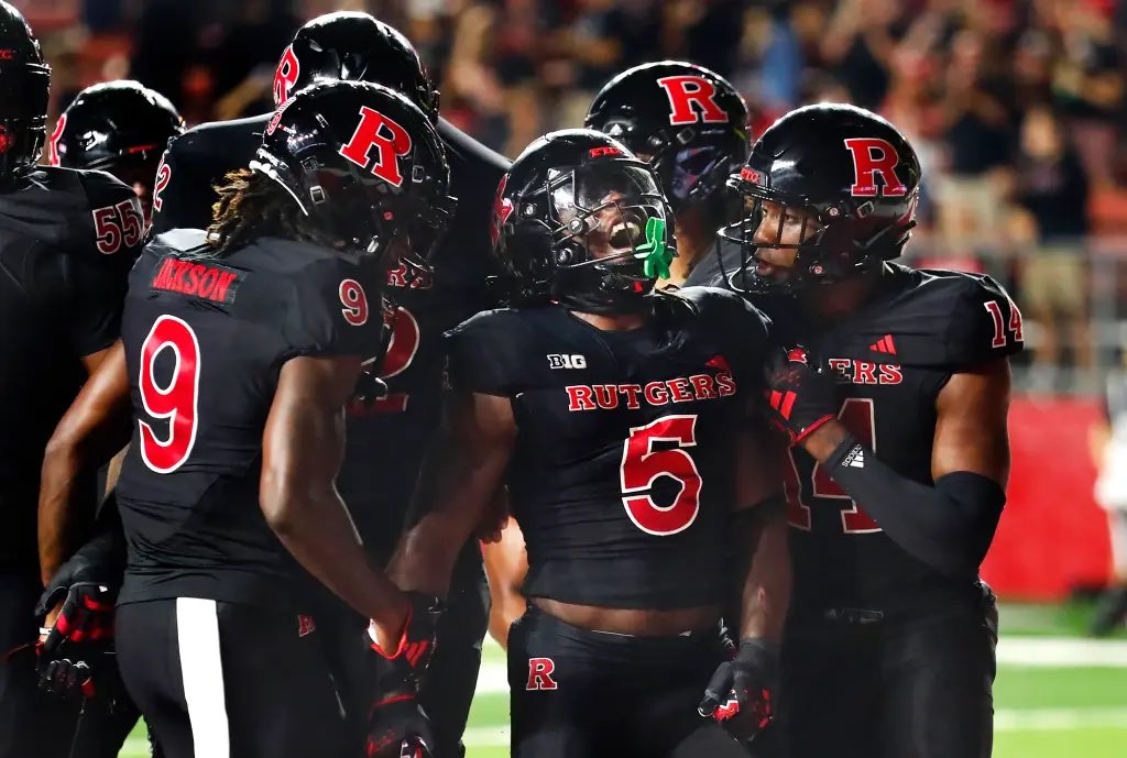 #AGTG Blessed to receive an 🅾️ffer from Rutgers University🗡️! #GoKnights @CoachShaw__ @RamonS_RU @EricJosephsRU @GregSchiano @RutgersRivals @MikeBbent @RivalsRichie @BobbyDeren @Coach_Hewitt86 @RUscarletnation @tsakonas_chris @AllenTrieu @ChadSimmons_