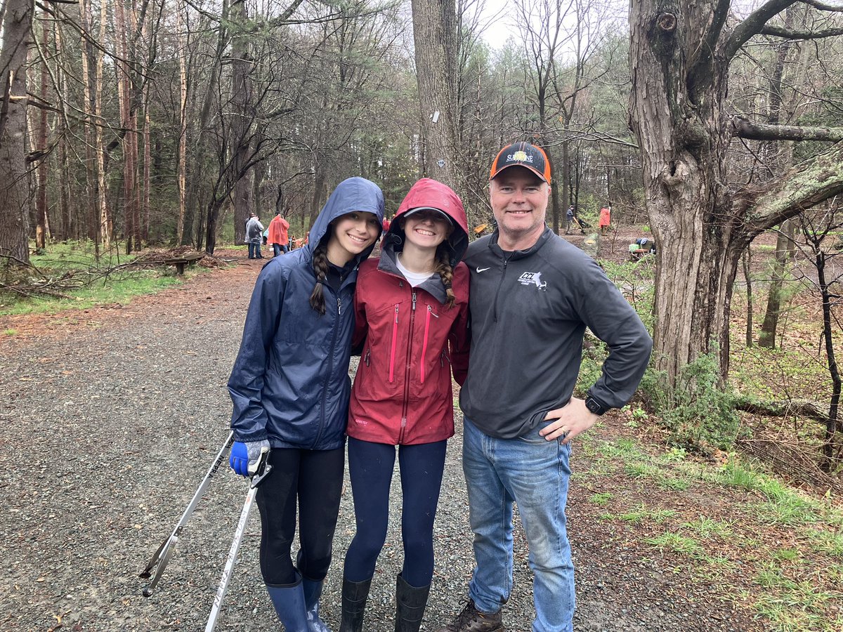 FeehanPrncpl's tweet photo. So proud of these two Shamrocks, Clara and Emily, for showing up for service despite a wet Saturday morning. #GreenPride! https://t.co/KdDgoEltFy
