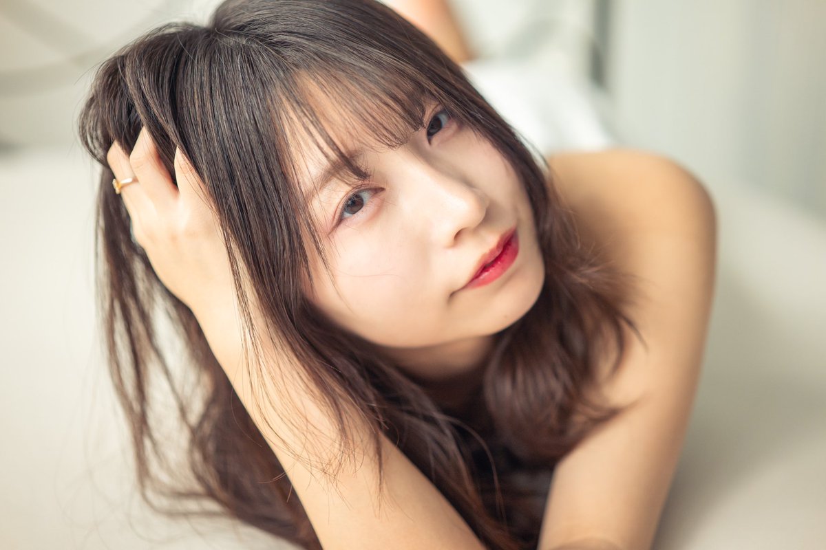 Morning.

Model:七菜なな(@nanana_ocha)
Camera: LUMIX S5IIX
#portrait #photography #LUMIX