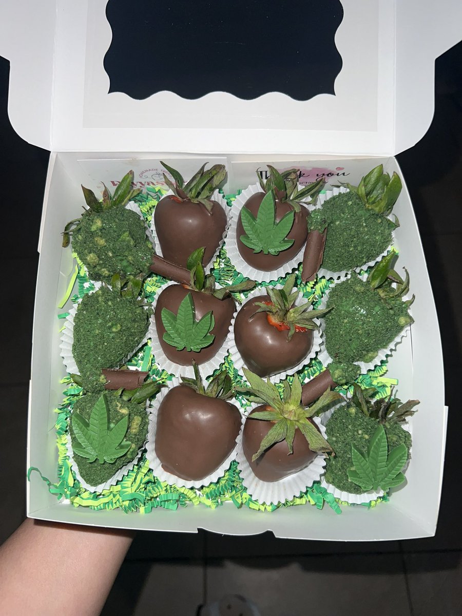 dayyasweets's tweet photo. Happy 420 😳💚💨
nug berries https://t.co/dznBovSHdA