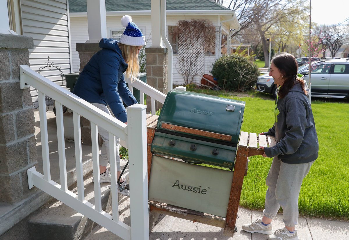 What. A. Day. More than 4⃣0⃣0⃣ Lopers participated in The Big Event, an annual service project led by UNK students. That's the #PowerOfTheHerd. ➡️ unknews.unk.edu/2024/04/20/thi…