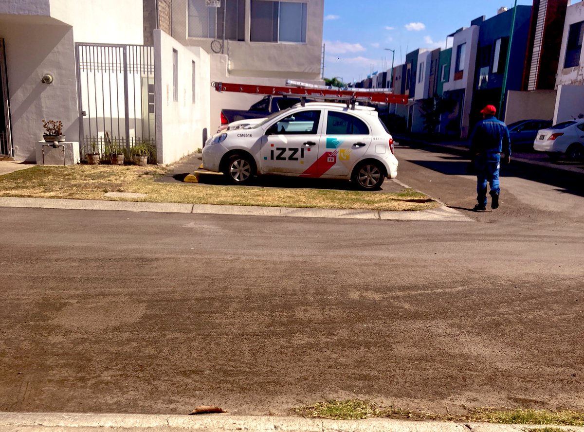 Emmanuellectric's tweet photo. Hice una contratación en @izzi_mx a las 12pm, a las 4pm ya había llegado el técnico a instalarme internet empezamos bien 👏 https://t.co/NU2KUMNVxd