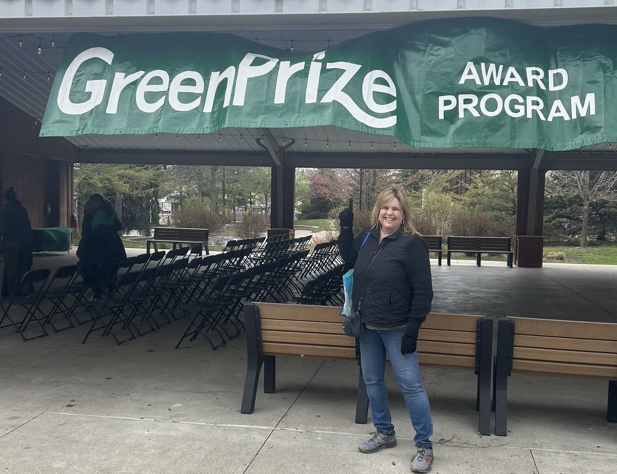 A big thank you to all our Hayes Huskies that attended the Detroit Zoo field trip today to accept our GreenPrize! Thank you ⁦@detroitzoo⁩ for the recognition. @HayesHuskies⁩ #LivoniaPride