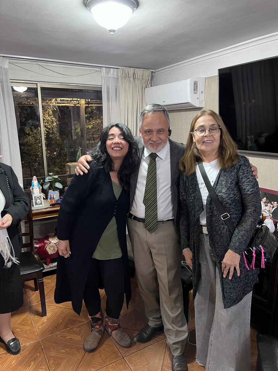 Grata reunión con vecinos del sector Rondizzoni. No hay nada que sustituya el encuentro cara a cara entre vecinos. Se aclaran dudas, se conversa de lo mucho que nos une. Gracias por su hospitalidad.