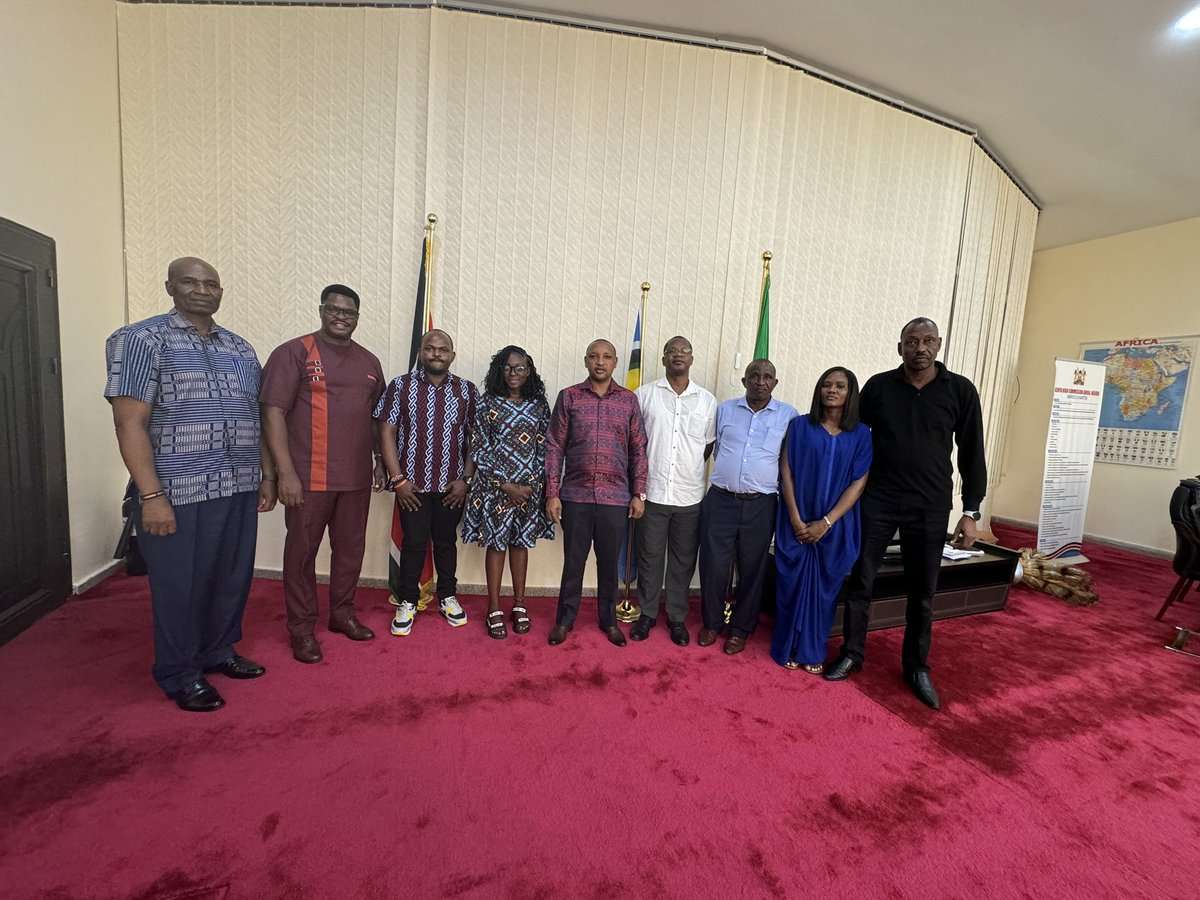 KenyaHC_Nigeria's tweet photo. 2/2. In continued engagement with Kenyans in Nigeria, today the Mission held a get-together for Kenyans in Abuja, at the Chancery. This was a culmination of a successful 4-day Mobile Consular Service exercise conducted in Lagos &amp; Abuja. https://t.co/oCLEtgbd1r