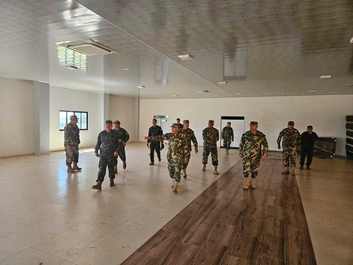 PresidenciaPy's tweet photo. ¡La Sub Área de Pacificación de Canindeyú es una realidad! Las Fuerzas Militares, Comandantes del Ejército, Armada, Fuerza Aérea, ICE, 3a DC, CODI y FTC acompañan el procedimiento de instalación de la nueva Sub Área de Pacificación de Canindeyú, para llevar más seguridad a esta importante región del país.