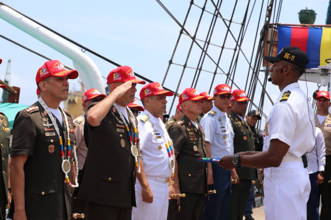 NicolasMaduro's tweet photo. Nuestro Embajador Sin Fronteras, el Buque Escuela "Simón Bolívar", llevará la bandera tricolor de Venezuela en alto, con orgullo y fervor patrio por el Caribe, en su 34° Crucero Internacional de Instrucción. 
 
¡Cadetes! Son los hijos y las hijas de todo un pueblo, son los mensajeros y mensajeras de la Paz. A dónde ustedes lleguen, arriba el brillo de la Venezuela esplendorosa, soberana e independiente. ¡Buen viento y buena mar muchachos y muchachas!