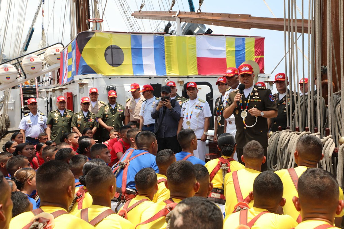 NicolasMaduro's tweet photo. Nuestro Embajador Sin Fronteras, el Buque Escuela "Simón Bolívar", llevará la bandera tricolor de Venezuela en alto, con orgullo y fervor patrio por el Caribe, en su 34° Crucero Internacional de Instrucción. 
 
¡Cadetes! Son los hijos y las hijas de todo un pueblo, son los mensajeros y mensajeras de la Paz. A dónde ustedes lleguen, arriba el brillo de la Venezuela esplendorosa, soberana e independiente. ¡Buen viento y buena mar muchachos y muchachas!