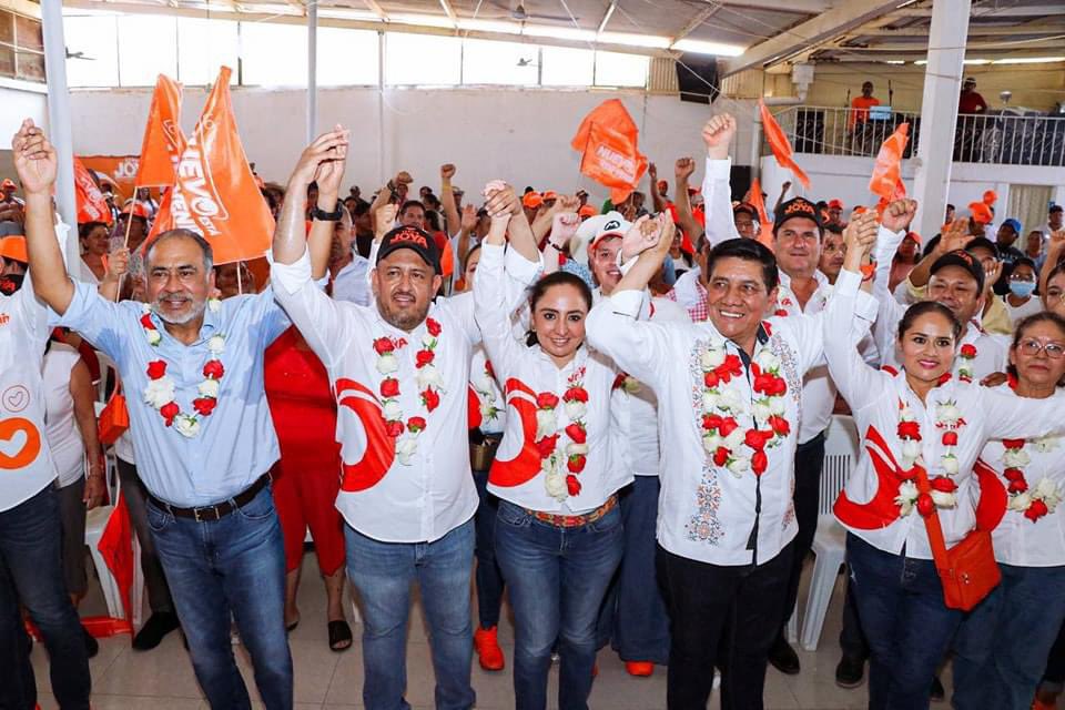 Mario_M_Arcos's tweet photo. Esta es la #OlaNaranja🍊 de @MovCiudadanoMX en #Huitzuco #Guerrero, una ola vigorosa que respalda a este #MovimientoCiudadano 🧡
¡Vamos con todo Sergio Joya Riquelme ánimo mi hermano! 🧡 
#RescatemosGuerrero https://t.co/PHRXb8RXYe