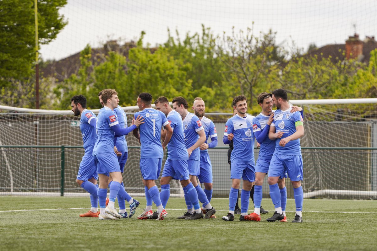 It may be late at night, the bosses have spoken &amp; this is WHAT IT MEANS - your Trawlerboys, your <a href="/7Godders/">Jamie Godbold</a> <a href="/gusso6/">Adam Gusterson</a> &amp; coaches, our supporters…all in all uniting as 🥇🔝 of the <a href="/IsthmianLeague/">The Pitching In Isthmian League</a> North Division - YOUR CHAMPIONS 🏆 Superb 📸 <a href="/Shirleypeppa/">Shirley Whitlow</a> 🙌🏻 #Tasteslikepromotion 🍾🍺