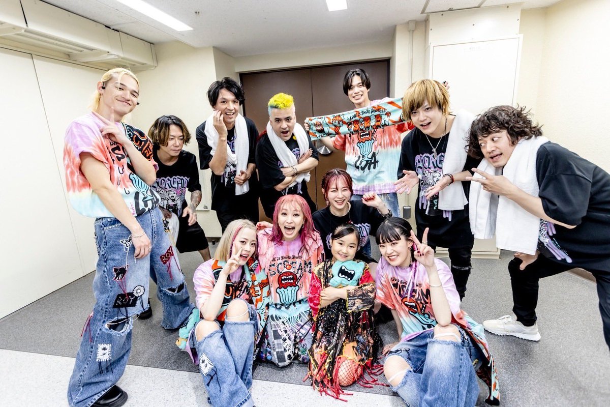 BACK_to_APRIL's tweet photo. 13周年おめでとう！10回に及ぶ武道館公演。素晴らしいマイルストーン達成👍👍
このメンバーじゃないと不可能だったライブだと思います。限られた時間の中でのリアレンジやセトリの構成などなど、、、それぞれがそれぞれの役割を果たして完成したライブ❤️‍🔥❤️‍🔥❤️‍🔥❤️‍🔥❤️‍🔥

これ二日間だけってマジ、、、？？

是非是非感想よろしくお願いします🎸🎸

ありがとうございました。

@LiSA_OLiVE