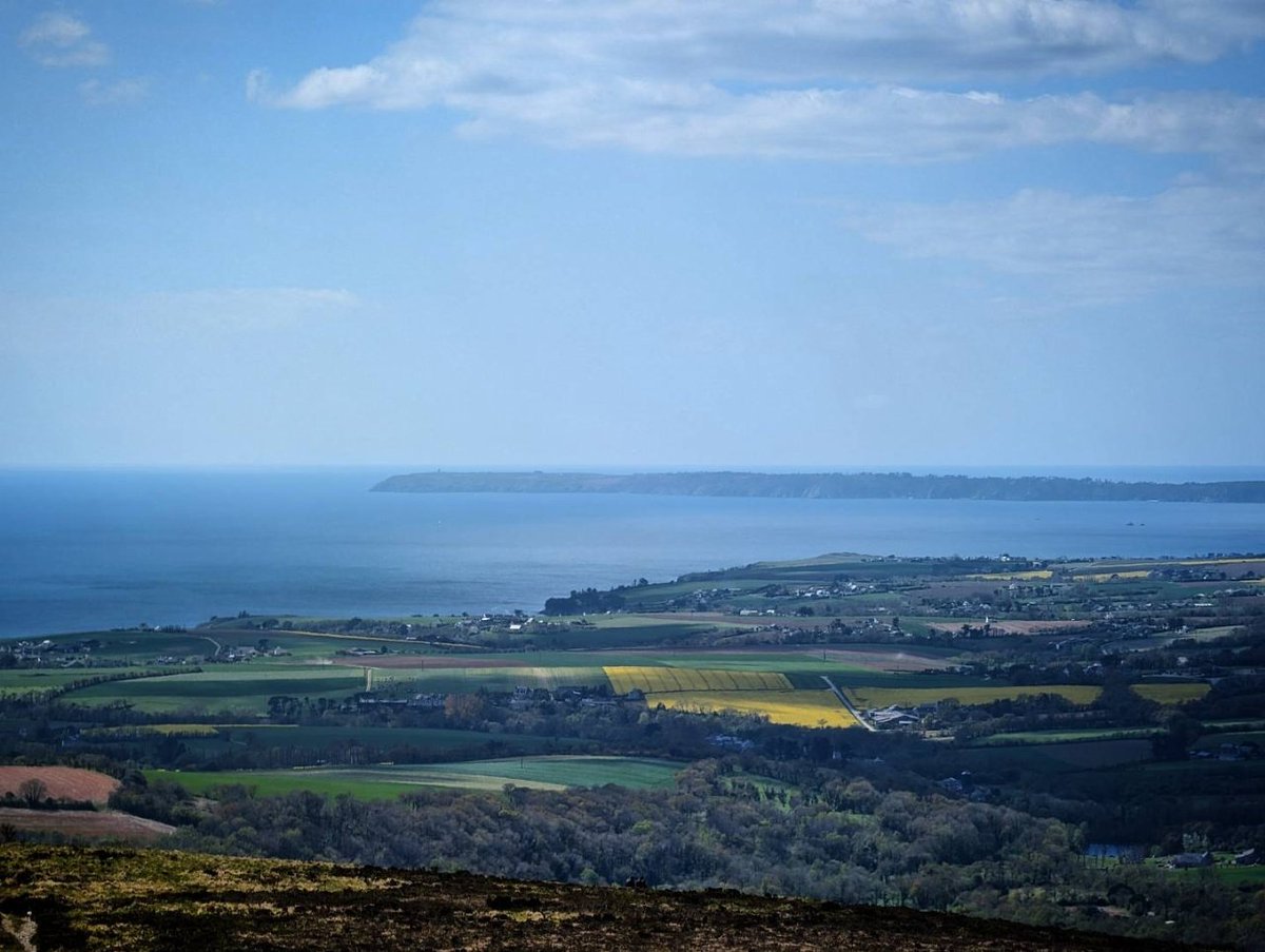 matoo's tweet photo. Vue panoramique depuis le toit du Monde (aka le point culminant de la Bretagne à 330m 💀😂). ^^ #MenezHom #Finistere #Bretagne https://t.co/98718zqZmp