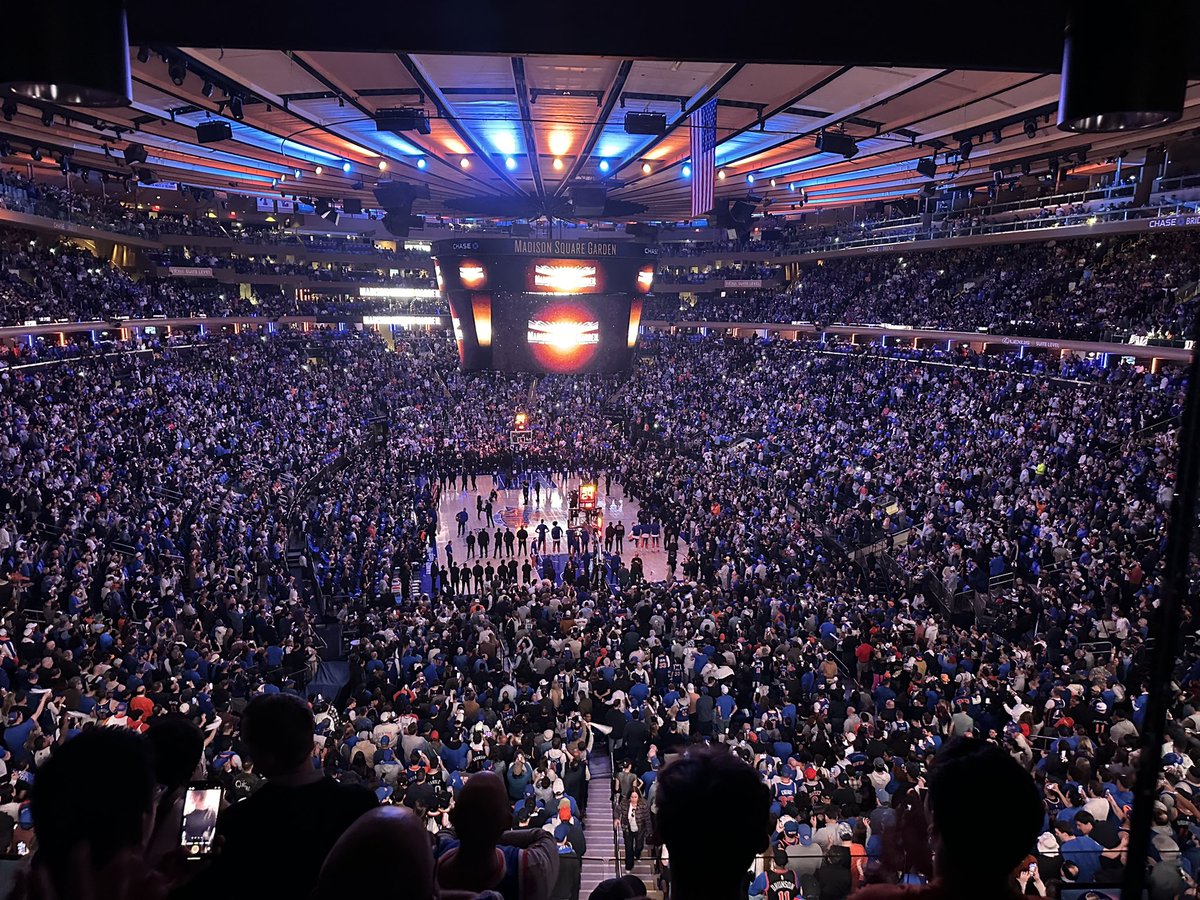 NYKnicksMSGLE tweet picture