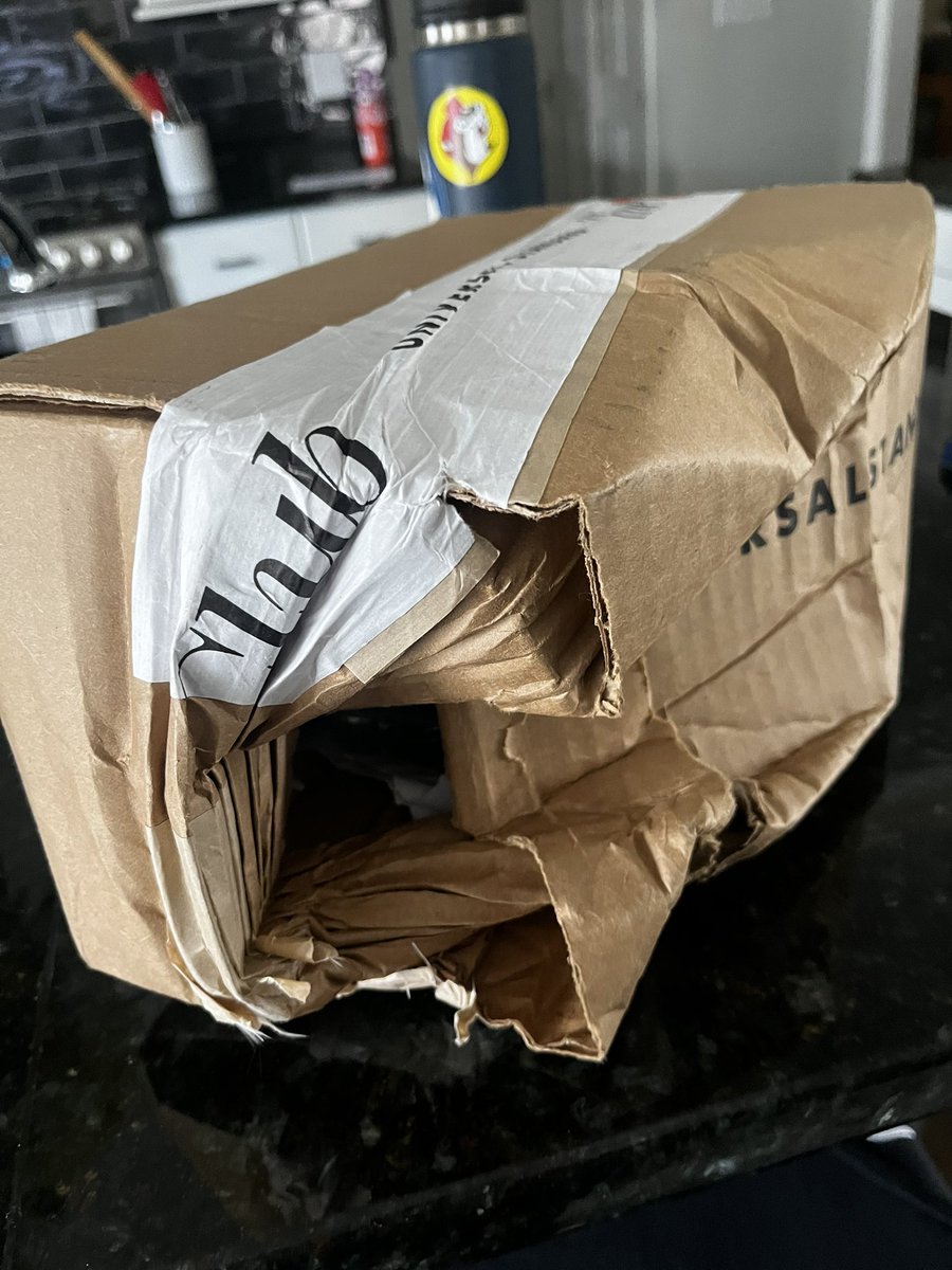 beckerjodi's tweet photo. Sooooooo thanks @USPS???? 😳 @universalstand https://t.co/AYhrinfCXV