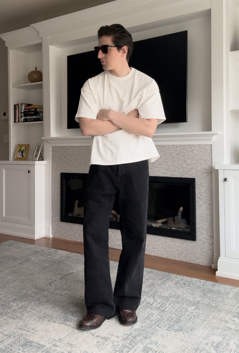 jakewoolf's tweet photo. Bare Knuckles new tees, hoodies, and sweatpants, like pretty much everything they make, are excellent 

A perfect example of what can happen when brands don’t cut corners and put an enormous amount of time + effort into the minutia of fit and fabric https://t.co/ptsF2vLNDi
