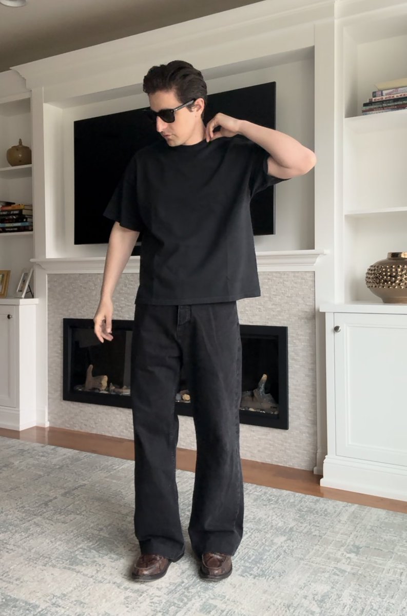 jakewoolf's tweet photo. Bare Knuckles new tees, hoodies, and sweatpants, like pretty much everything they make, are excellent 

A perfect example of what can happen when brands don’t cut corners and put an enormous amount of time + effort into the minutia of fit and fabric https://t.co/ptsF2vLNDi