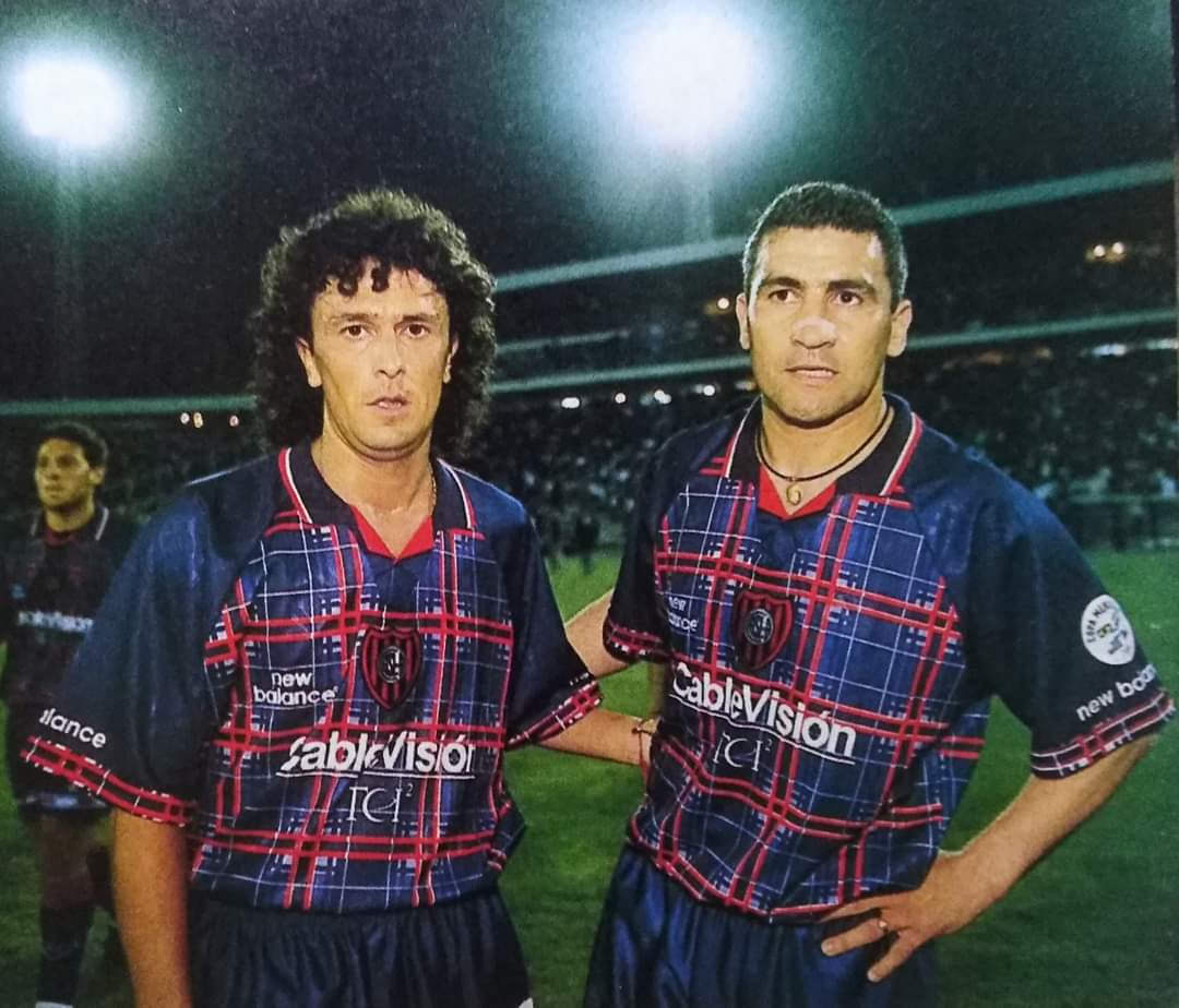 1998 - @pipogorosito10 y @betoacosta300 contra Colo Colo en Chile