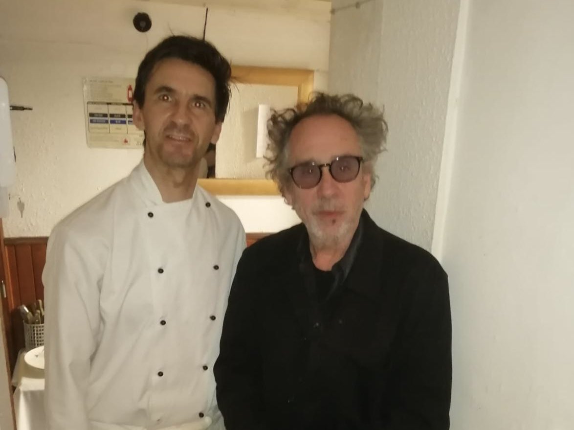 Tonight we had the pleasure of looking after Tim Burton, a gentleman, who also took the time for photos with Kevin and Jerome. Lovely to have you with us @GuineaPigRest in Dalkey. #Dalkey #guineapigrestaurant