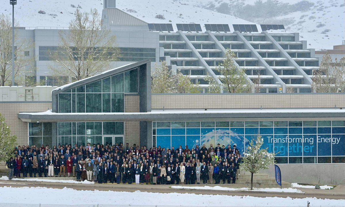📸 What does it take to get a group photo of 250+ brilliant students @NREL? A megaphone, a parking garage, and a whole lot of patience in a snowstorm 🌨️