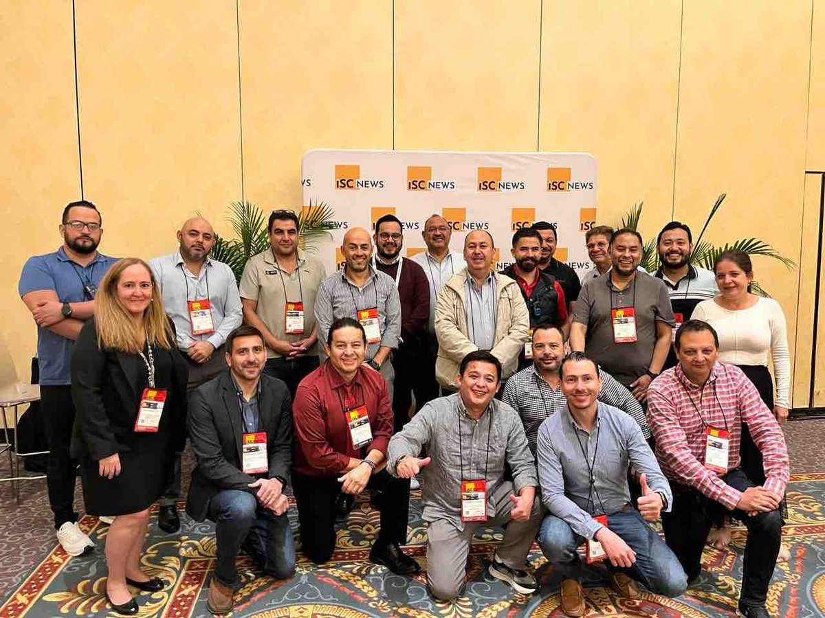 usembassyguate's tweet image. Increíble experiencia para 55 guatemaltecos, que con apoyo de nuestra sección comercial viajaron a #LasVegas a la conferencia #ISCWest 2024 para conocer productos y nuevas tecnologías en seguridad que expanden más oportunidades económicas 🇺🇸🤝🇬🇹. #UnidadPorSeguridad