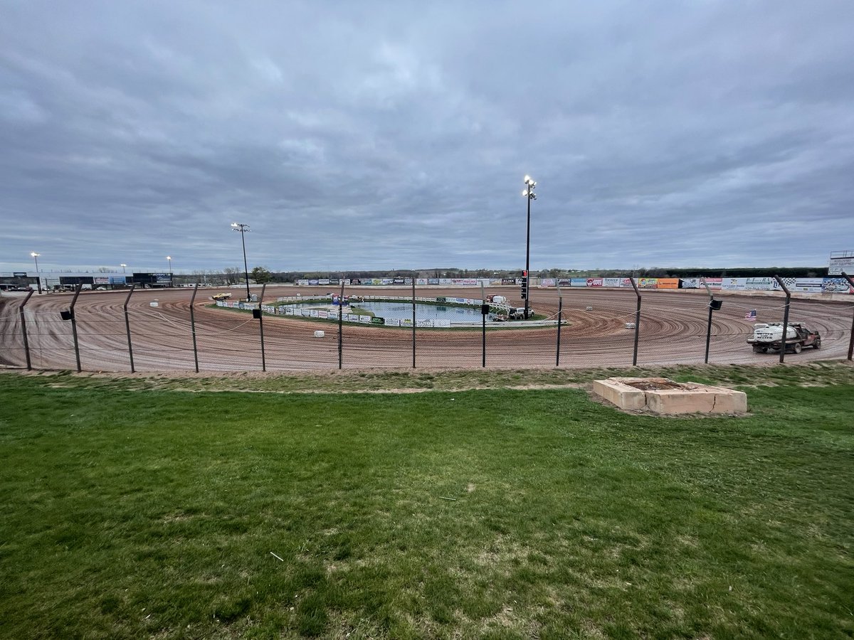 185 Cars signed in tonight at 141 Speedway

9 Grand Nationals
48 IMCA SportMods
40 IMCA Stock Cars
24 Street Stocks
30 IMCA Modifieds
34 IMCA Sport Compacts