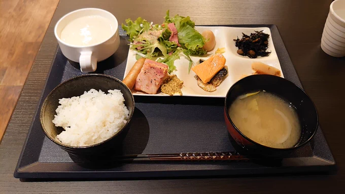 お宿朝食!牛すじのカレー美味い! 