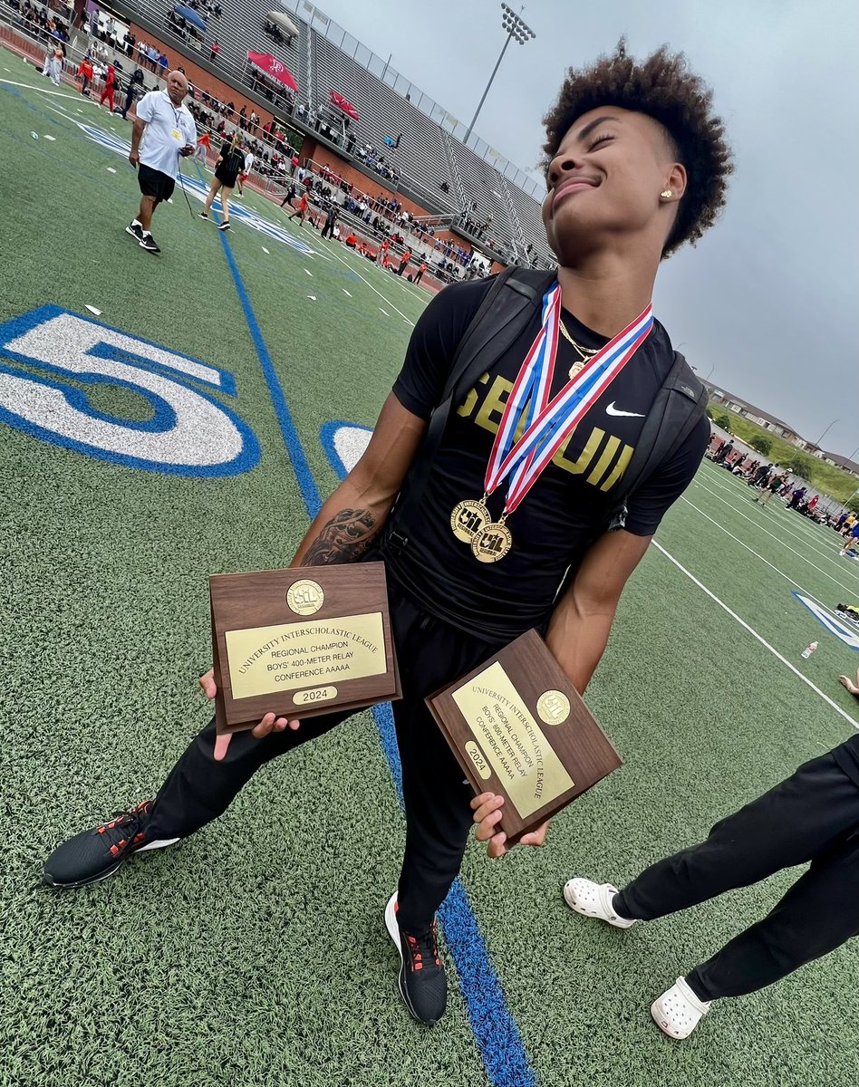 When asked what type of kid @NikolasHenry4 is…. These 2 pics are what I mean, great student and kid in the classroom and a dawg that brings that juice on the field‼️ Be on the look out for him at the State track meet‼️@DaileyCraig