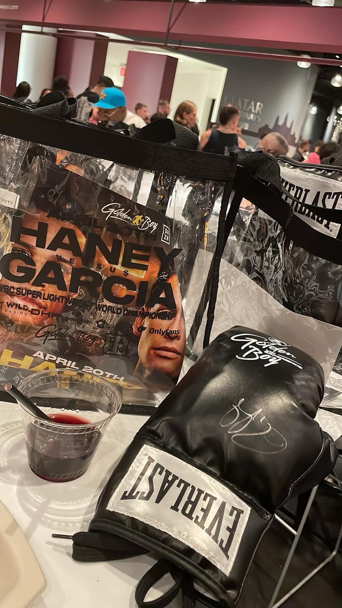 Sheenar1126's tweet photo. #GBPVIPExeperience let’s go @Realdevinhaney https://t.co/Ir9OQZdjGF