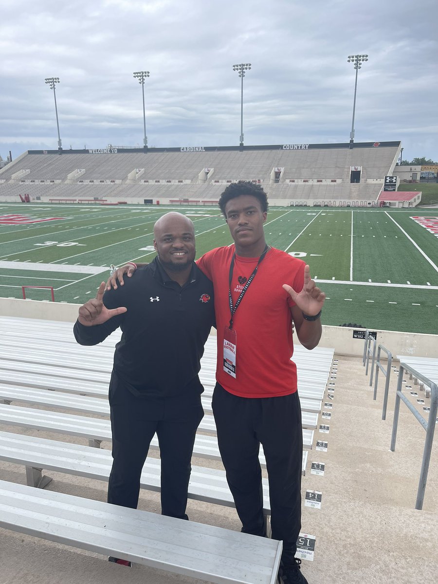 Enjoyed my junior day visit @LamarFootball thank you @CoachDouglasIII for having me @DHSFBRecruiting @DonnieBaggs_