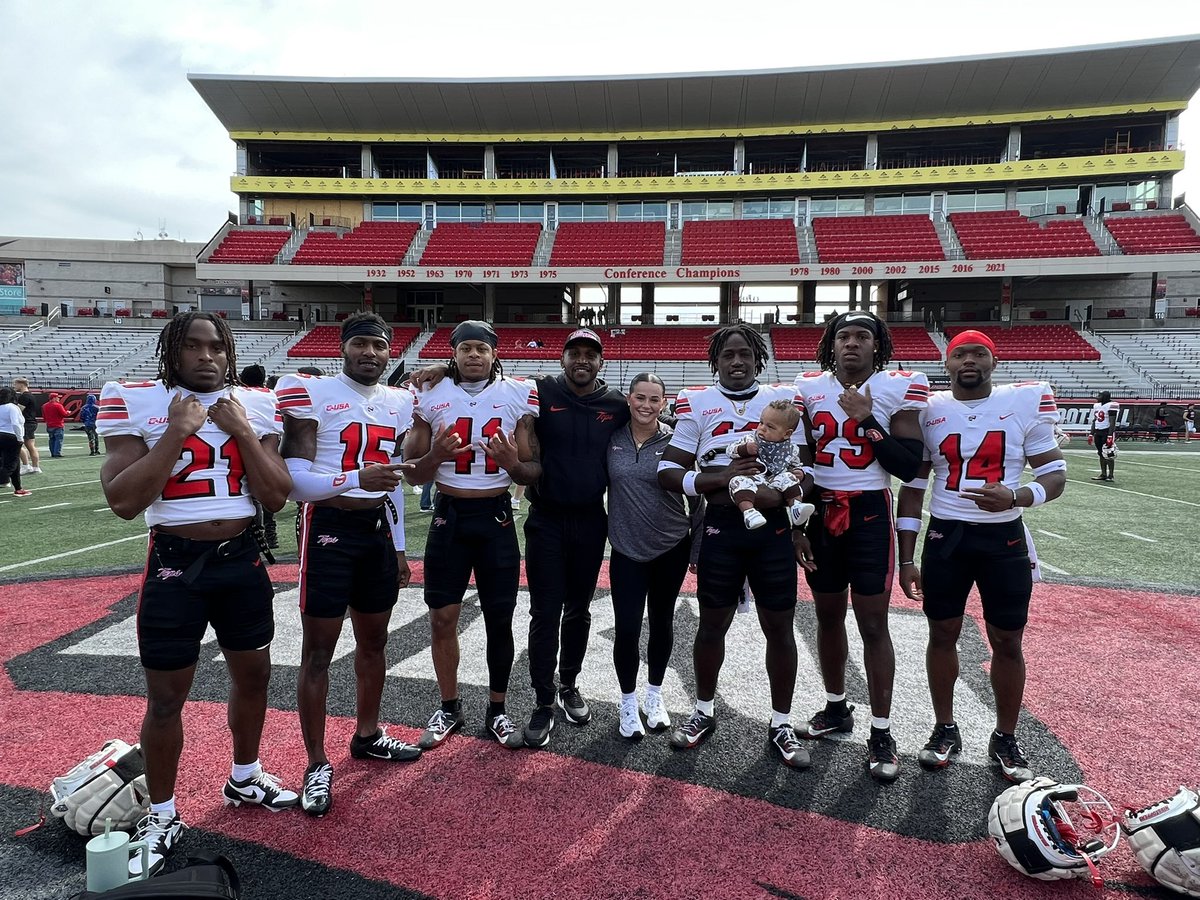 Coach Von Brown tweet media