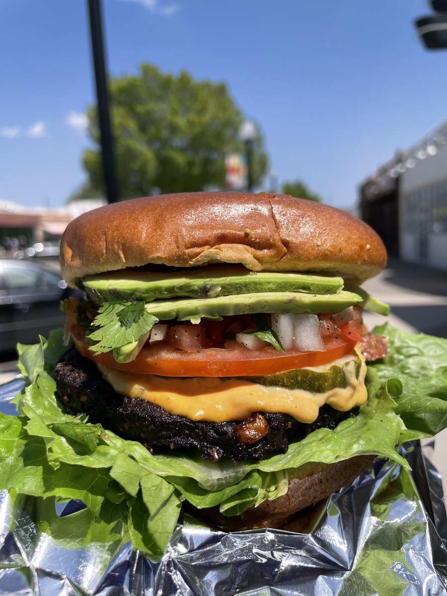 Black bean burger anyone? 🌱
#veganaf #okcfood #thebeetbox