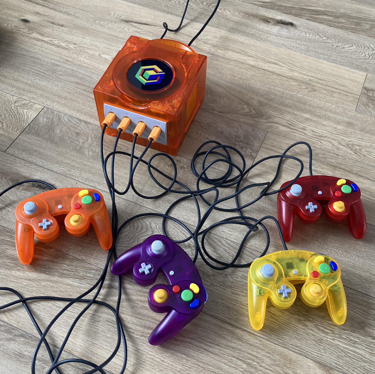 SaycheeseDGTL's tweet photo. PlayStation, GameCube, Wii, and SEGA video games will be playable on your iPhone thanks to new emulator coming to the App Store soon. https://t.co/BpKKgpzUE4