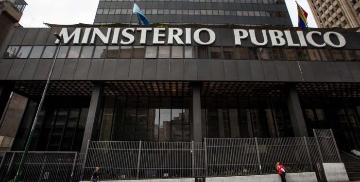 🔴 URGENTE 

El Ministerio Público imputará traición a la patria a los hermanos Daniel José, Levin Salvatore y Carmelo De Grazia Suárez, quienes fueron detenidos el viernes (19abr) por agentes adscritos a la División de Búsqueda y Captura del Cicpc.