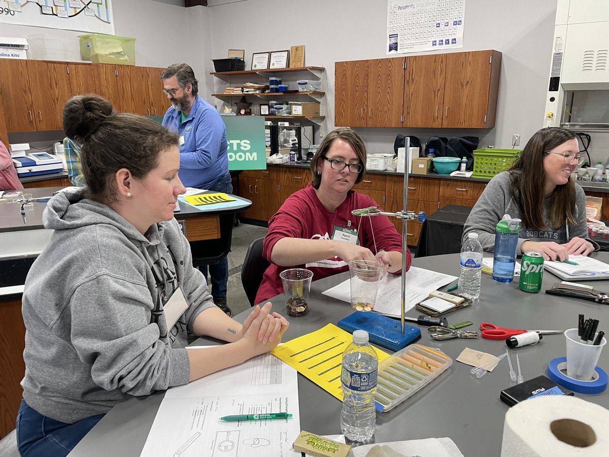 SandersGISA's tweet image. Conducting elasticity of bioplastics and 3-point bend test of soy crayons with @HenzGISA leading the afternoon @grownextgen Bioproducts workshop! @Ohiosoycouncil @GIAcademy