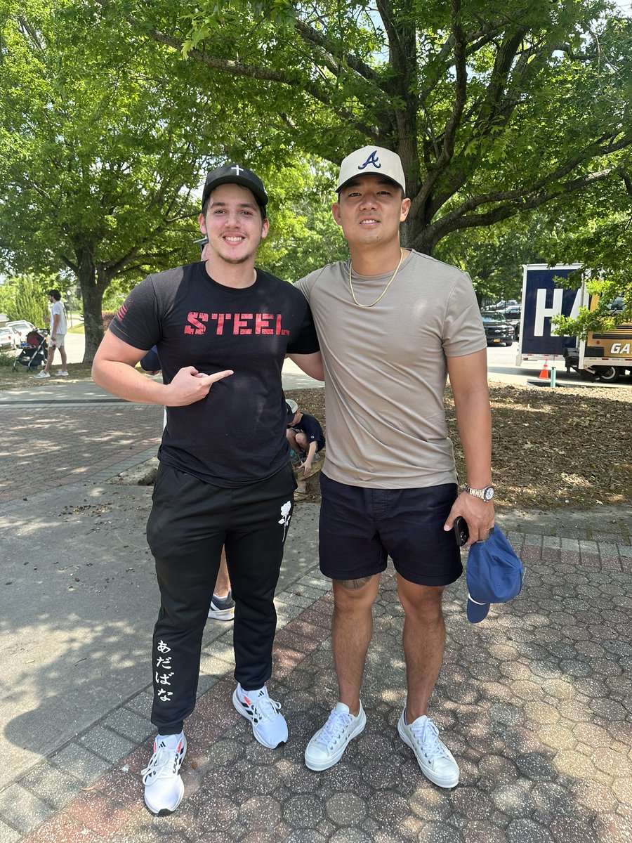ryanreno_15's tweet photo. Amazing atmosphere at the Georgia Southern Spring Game! Can’t wait to be back in June for the camp! Also, glad to be able to meet @YounghoeKoo while I was there! Go EAGLES! #GATA @GSAthletics_FB @CoachJoshMack @coach_TKendrick https://t.co/cfpcr3Ekh8
